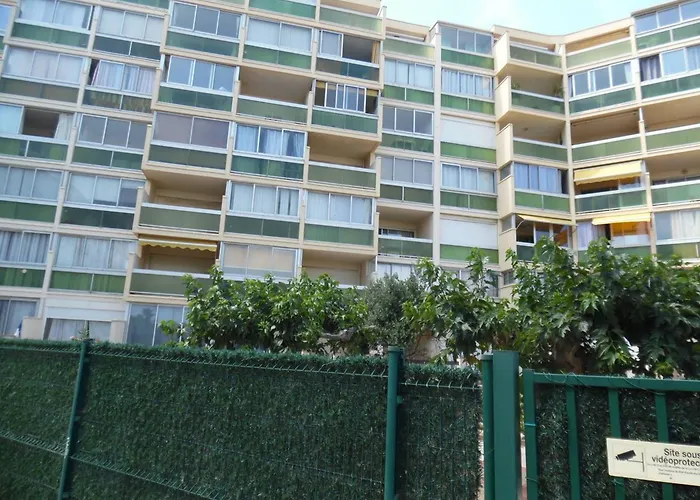 Apartamento Deux-pièces Rénové Face à La Avec Parking - Fr-1-696-125 *